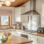 3 Bed In Whitby Oc-wa057 山林小屋