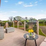 3 Bed In Whitby Oc-wa057 *