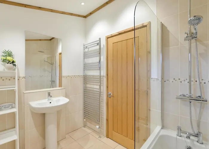 3 Bed In Whitby Oc-wa057 * Runswick